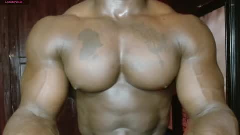 musclegod23 online show from April 22, 1:08 am