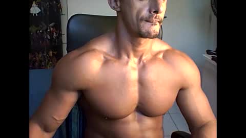 Snapshot of muscleoss chatting on January 10, 9:31 pm muscleoss online show from January 10, 9:31 pm