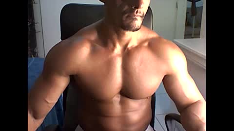 Snapshot of muscleoss chatting on January 21, 11:02 pm muscleoss online show from January 21, 11:02 pm