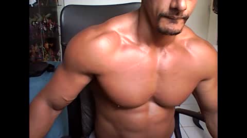Snapshot of muscleoss chatting on January 28, 3:35 pm muscleoss online show from January 28, 3:35 pm