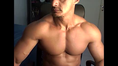 Snapshot of muscleoss chatting on March 11, 3:59 am muscleoss online show from March 11, 3:59 am
