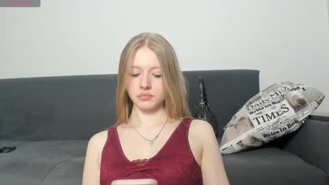 Mia online show from March 1, 1:35 pm