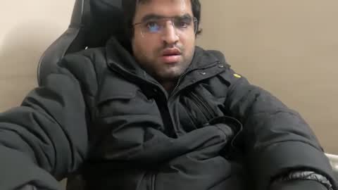 Snapshot of muttley0911 chatting on December 20, 10:43 pm muttley0911 online show from December 20, 10:43 pm