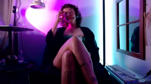 Snapshot of mx_anouk_divine chatting on April 19, 3:06 am Mx. Anouk Divine online show from April 19, 3:06 am
