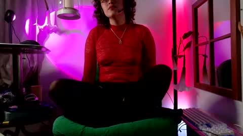 Snapshot of mx_anouk_divine chatting on May 1, 8:13 pm Mx. Anouk Divine online show from May 1, 8:13 pm