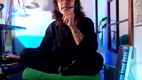 Snapshot of mx_anouk_divine chatting on May 24, 4:23 pm Mx. Anouk Divine online show from May 24, 4:23 pm