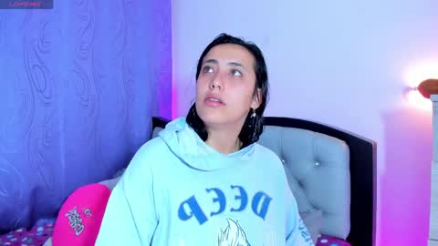 my_aleja_ online show from April 7, 8:48 am