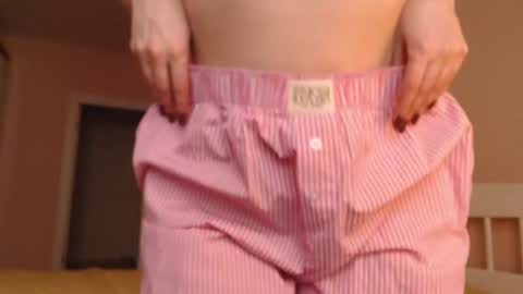Snapshot of my_hannah chatting on May 3, 12:00 pm Hannah welcome online show from May 3, 12:00 pm