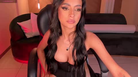 Snapshot of myaravachi chatting on February 13, 11:37 pm Mya Ravachi online show from February 13, 11:37 pm