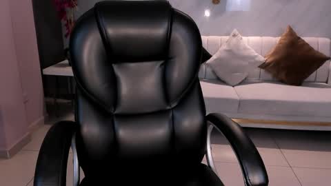 Snapshot of myaravachi chatting on March 5, 3:29 am Mya Ravachi online show from March 5, 3:29 am