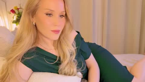 Mya-be Yours P online show from January 19, 10:17 pm