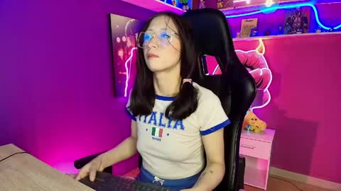 Milly Cute online show from April 9, 4:34 am