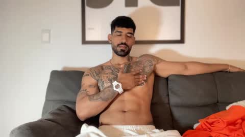 Snapshot of myke_esthetic chatting on December 15, 7:02 am Myke esthetic online show from December 15, 7:02 am