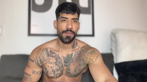 Snapshot of myke_esthetic chatting on December 16, 1:31 am Myke esthetic online show from December 16, 1:31 am