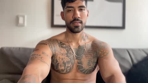 Snapshot of myke_esthetic chatting on January 1, 9:09 pm Myke esthetic online show from January 1, 9:09 pm