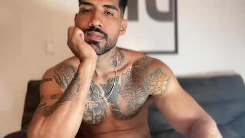 Snapshot of myke_esthetic chatting on January 3, 12:22 am Myke esthetic online show from January 3, 12:22 am