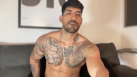 Snapshot of myke_esthetic chatting on January 21, 12:57 am Myke esthetic online show from January 21, 12:57 am