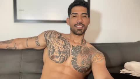 Snapshot of myke_esthetic chatting on January 28, 5:32 am Myke esthetic online show from January 28, 5:32 am