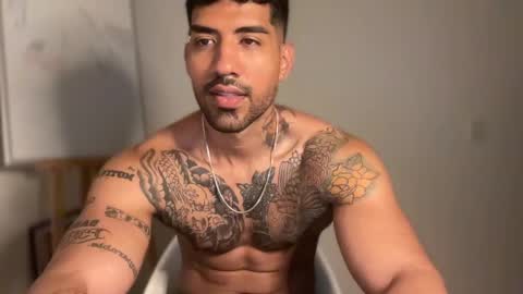 Snapshot of myke_esthetic chatting on February 1, 7:26 am Myke esthetic online show from February 1, 7:26 am