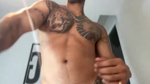 Snapshot of myke_esthetic chatting on February 4, 2:07 am Myke esthetic online show from February 4, 2:07 am