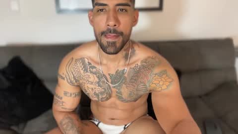 Snapshot of myke_esthetic chatting on February 17, 2:31 am Myke esthetic online show from February 17, 2:31 am