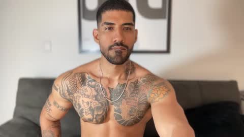 Snapshot of myke_esthetic chatting on February 18, 1:43 am Myke esthetic online show from February 18, 1:43 am