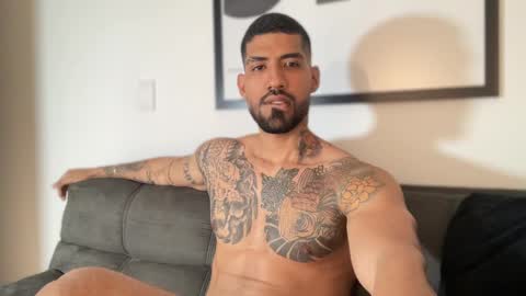 Snapshot of myke_esthetic chatting on March 2, 1:58 am Myke esthetic online show from March 2, 1:58 am