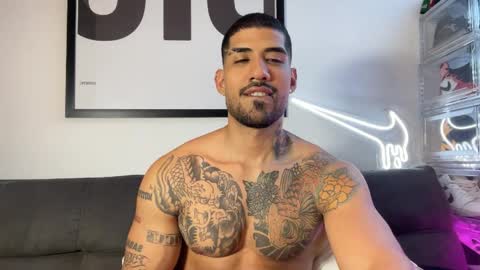 Snapshot of myke_esthetic chatting on October 3, 10:18 pm Myke esthetic online show from October 3, 10:18 pm