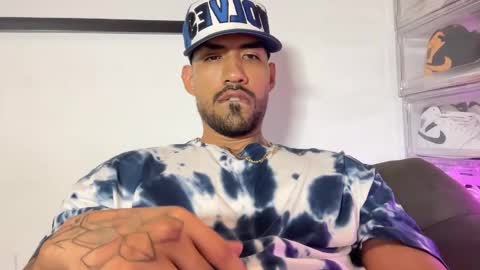 Snapshot of myke_esthetic chatting on October 5, 1:37 am Myke esthetic online show from October 5, 1:37 am