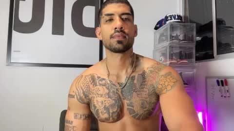 Snapshot of myke_esthetic chatting on October 6, 7:17 am Myke esthetic online show from October 6, 7:17 am