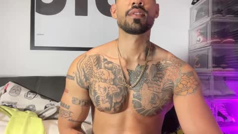 Snapshot of myke_esthetic chatting on October 13, 3:39 am Myke esthetic online show from October 13, 3:39 am