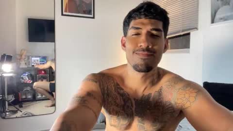 Snapshot of myke_esthetic chatting on December 4, 5:50 am Myke esthetic online show from December 4, 5:50 am