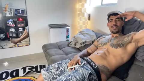 Snapshot of myke_esthetic chatting on December 4, 6:49 pm Myke esthetic online show from December 4, 6:49 pm