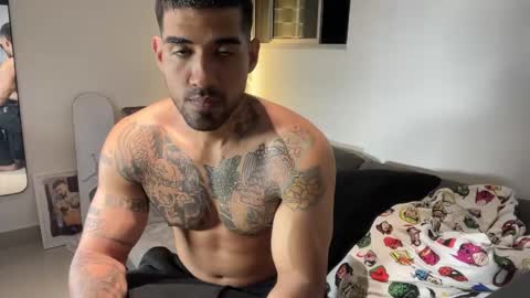 Snapshot of myke_esthetic chatting on January 13, 1:22 am Myke esthetic online show from January 13, 1:22 am