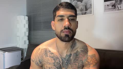 Snapshot of myke_esthetic chatting on February 21, 3:18 am Myke esthetic online show from February 21, 3:18 am