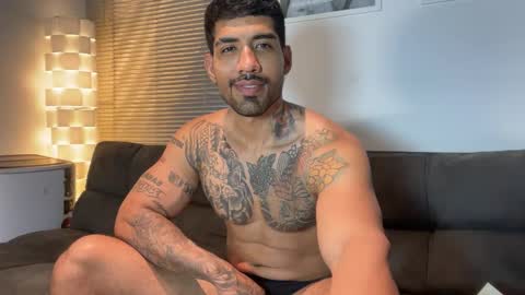 Snapshot of myke_esthetic chatting on March 3, 1:12 am Myke esthetic online show from March 3, 1:12 am