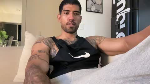 Snapshot of myke_esthetic chatting on July 16, 3:23 am Myke esthetic online show from July 16, 3:23 am