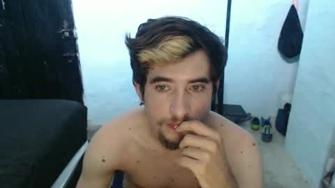 Snapshot of myke_xxx chatting on December 5, 4:12 pm mike online show from December 5, 4:12 pm