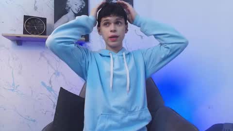 Snapshot of mykelcano chatting on January 17, 12:43 pm Mykel online show from January 17, 12:43 pm