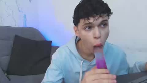 Snapshot of mykelcano chatting on February 27, 1:55 pm Mykel online show from February 27, 1:55 pm