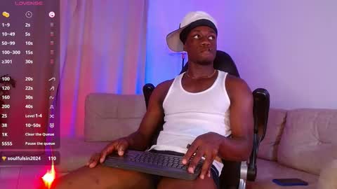 Mylo Wallace  online show from January 16, 1:53 am