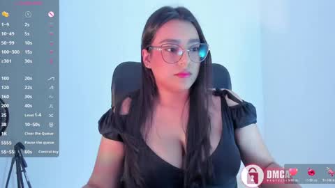 Snapshot of mypretty_isabella chatting on May 22, 9:53 pm Bella online show from May 22, 9:53 pm