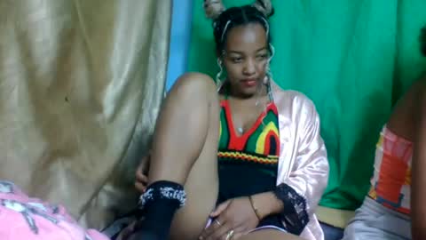 Snapshot of myriamee chatting on June 18, 6:01 pm myriamee online show from June 18, 6:01 pm