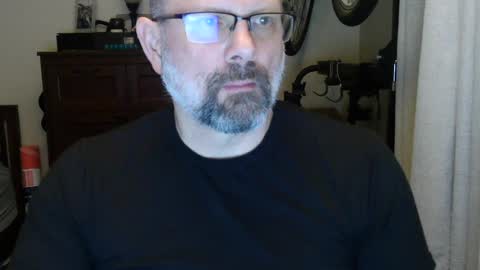 Just hanging out - No pressure online show from June 24, 5:28 am