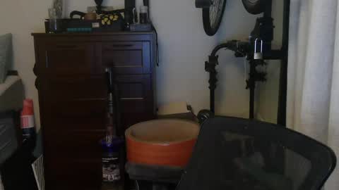 Just hanging out - No pressure online show from June 29, 5:57 am