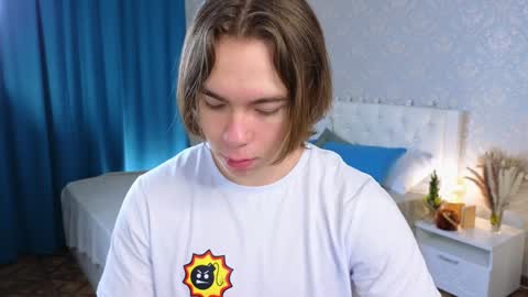 Snapshot of myshkek chatting on January 22, 1:10 am Mickey online show from January 22, 1:10 am