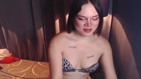 Snapshot of mysteryman_xxx chatting on February 23, 5:12 am UR GIRL NEXTDOOR online show from February 23, 5:12 am