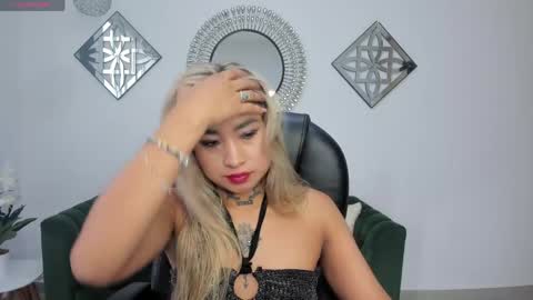mystic_nova_ online show from May 31, 11:17 am