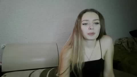 Snapshot of mysticglimmer chatting on December 20, 6:42 am Anika online show from December 20, 6:42 am