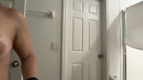 Snapshot of mysticlust09 chatting on November 16, 11:43 pm Mysticlust online show from November 16, 11:43 pm